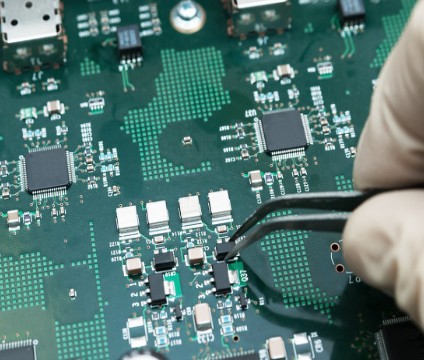 PCB電路板設(shè)計中的元器件選擇方法與散熱系統(tǒng)設(shè)計