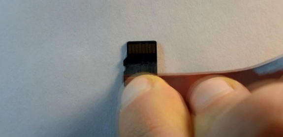 如何訪問NAND內(nèi)存芯片并從中讀取數(shù)據(jù)