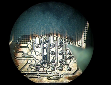 如何訪問NAND內(nèi)存芯片并從中讀取數(shù)據(jù)